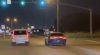 Sprint Dodge Hellcat vs Escalade. Wie wint er?