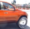 Saturn Outlook SUV met 30 inch dub rims